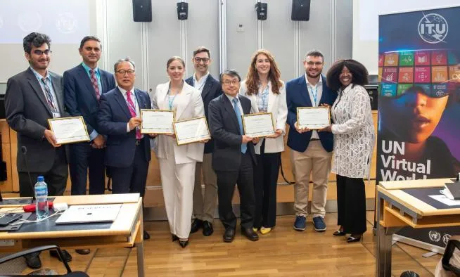 La doctora Raquel Martínez Peña y su equipo